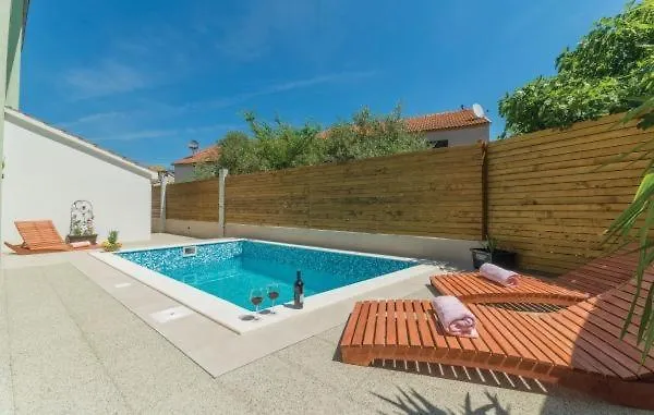 In With Pool Access, Terrace, Air Conditioning, Wi-fi, 3548-2 Апартаменты *