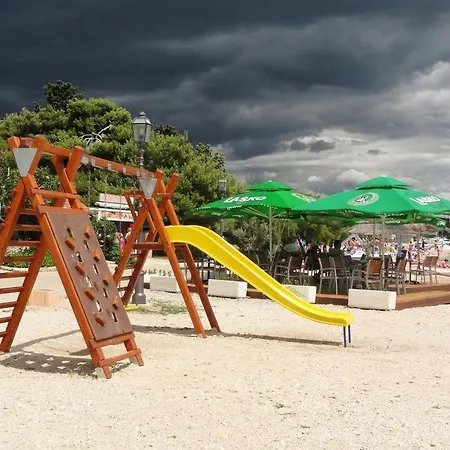 Apartmán In With Pool Access, Terrace, Air Conditioning, Wi-fi, 3548-2 Pakoštane