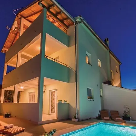 In With Pool Access, Terrace, Air Conditioning, Wi-fi, 3548-2 Apartmán *