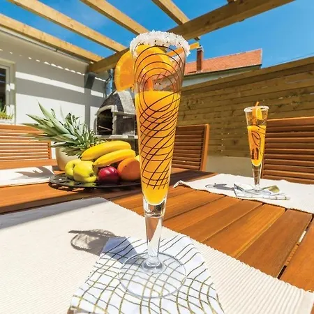 In With Pool Access, Terrace, Air Conditioning, Wi-fi, 3548-2 Pakostane
