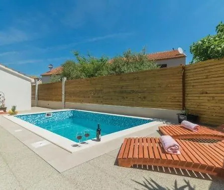 In With Pool Access, Terrace, Air Conditioning, Wi-fi, 3548-2 Apartmán *