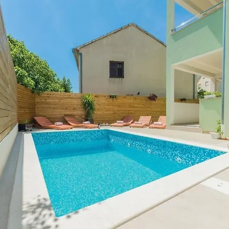 In With Pool Access, Terrace, Air Conditioning, Wi-fi, 3548-2 Apartmán